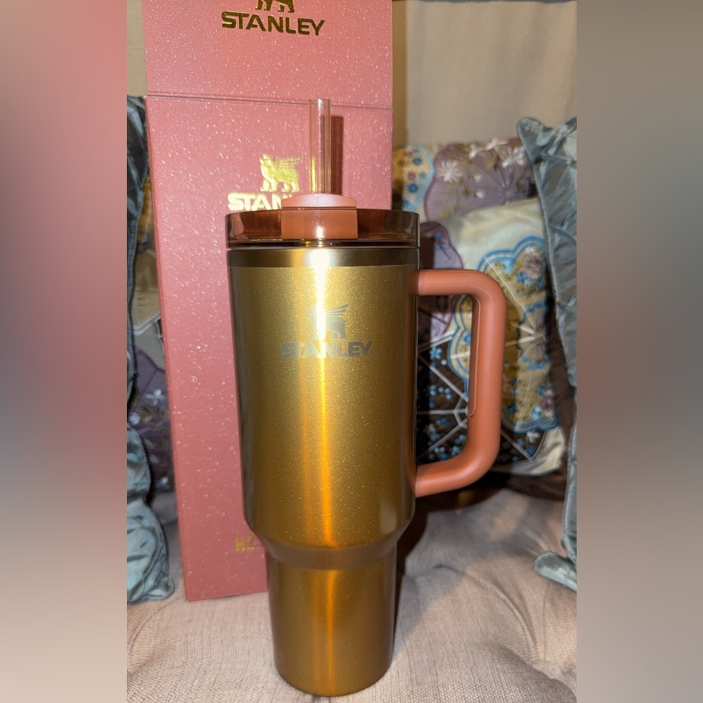 NWT Limited Edition Stanley Copper Tinsel 40oz Quencher